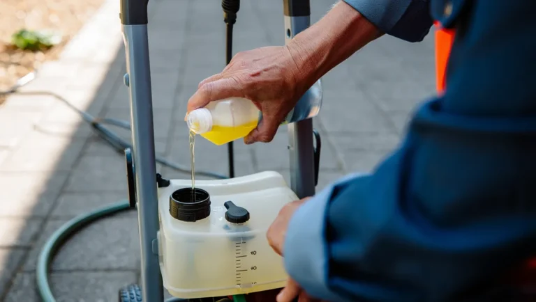 Jakie środki stosować w myjce ciśnieniowej – Skuteczność, bezpieczeństwo